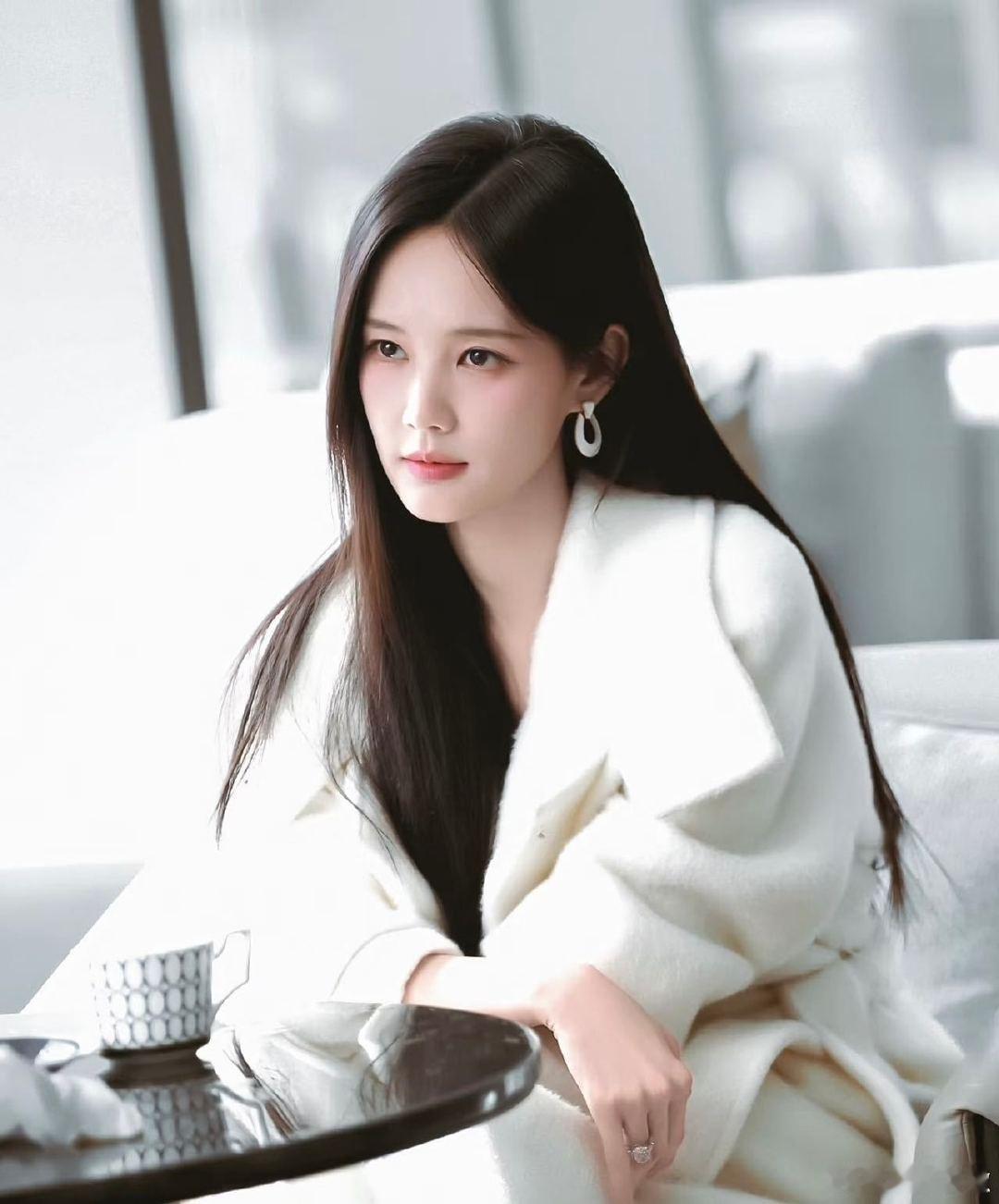 #幸好李一桐鼻子是真的# 醉酒发疯的这个桥段演得真的非常真实非常自然，我仿佛看到了我自己醉酒的样子！ ​