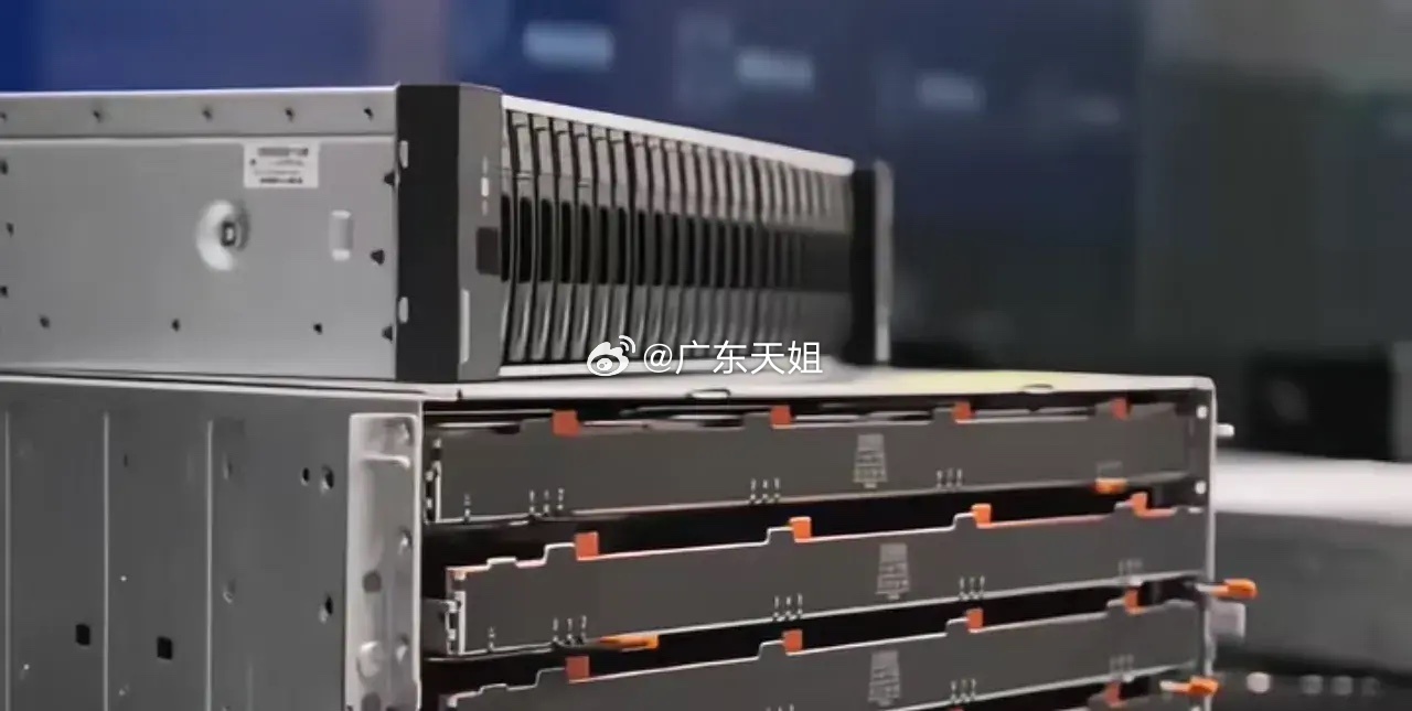液冷服务器领域10家公司

博杰股份：提供GPU模组热管理液冷测试整体方案，自研微通道分层液冷板、水冷头等核心零部件，液冷测试设备可覆盖100800W功耗，支持GPU全品类检测。
龙蟠科技：开发D4082冷板专用冷却液、D4008浸没式冷却液等多款数据中心专用冷却介质，冷却液工作温度区间40℃~110℃，适配浸没 ​