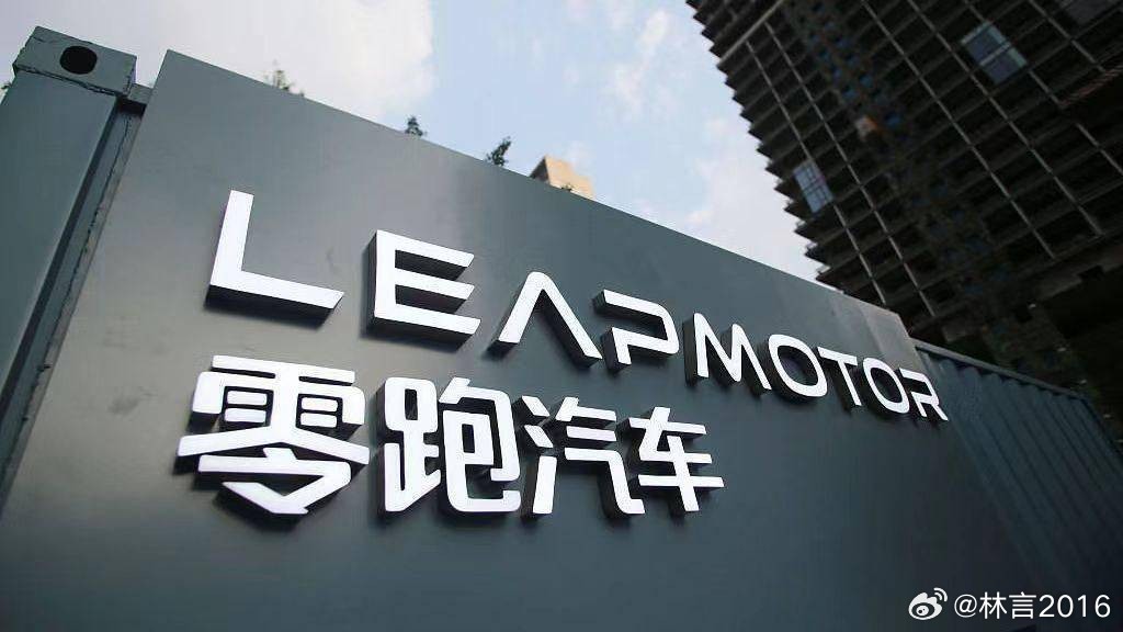 零跑月销10万反超“蔚小理”：逆袭背后的荣光与隐忧

如果说，今年7月是中国新势力造车格局迎来历史性拐点，也绝不夸张。

零跑汽车单月交付101,267辆，同比增长102%，成为国内首个单月交付突破10万台的新势力品牌。同月，蔚小理三家合计约10.4万辆：蔚来交付35,934辆，小鹏38,027辆，理想30,468辆。

 ​