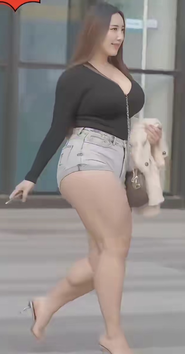 都市时尚女郎，自信大气