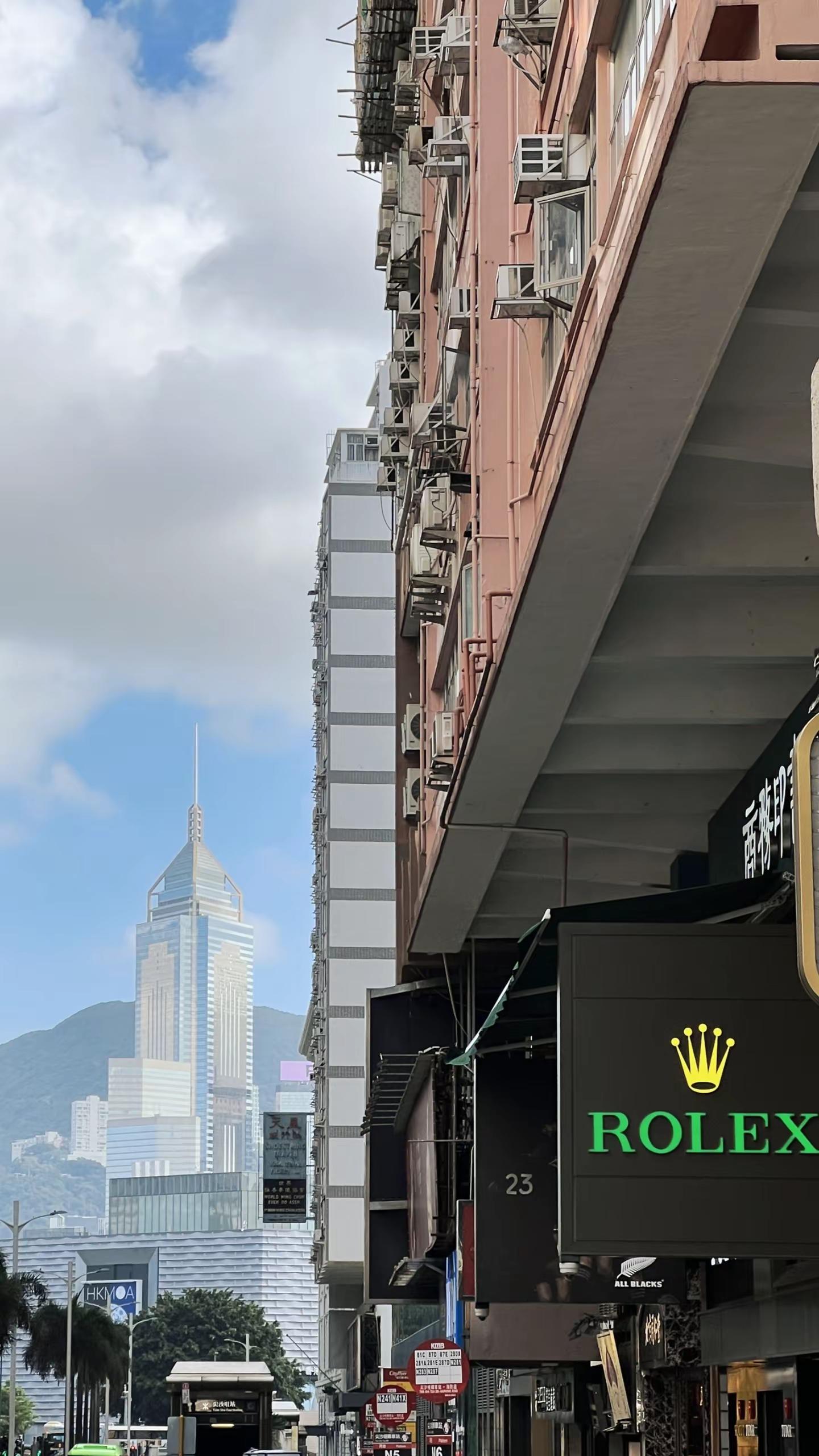你似季候风。听完The Weeknd采样季候风好像直接把我带回在香港的那段时间theweeknd 王菲 季候风 hongkong