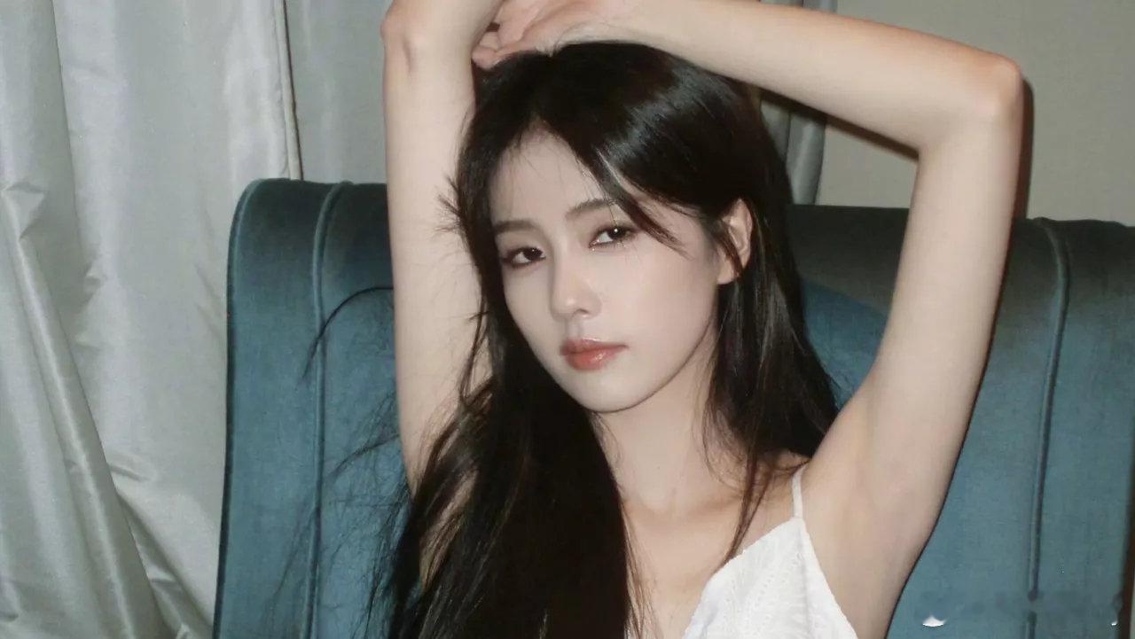 #白鹿[超话]#🍍#白鹿叶璃#🍍#白鹿莫离#
你的出现 让我堆满乌云的世界有了晴天
​