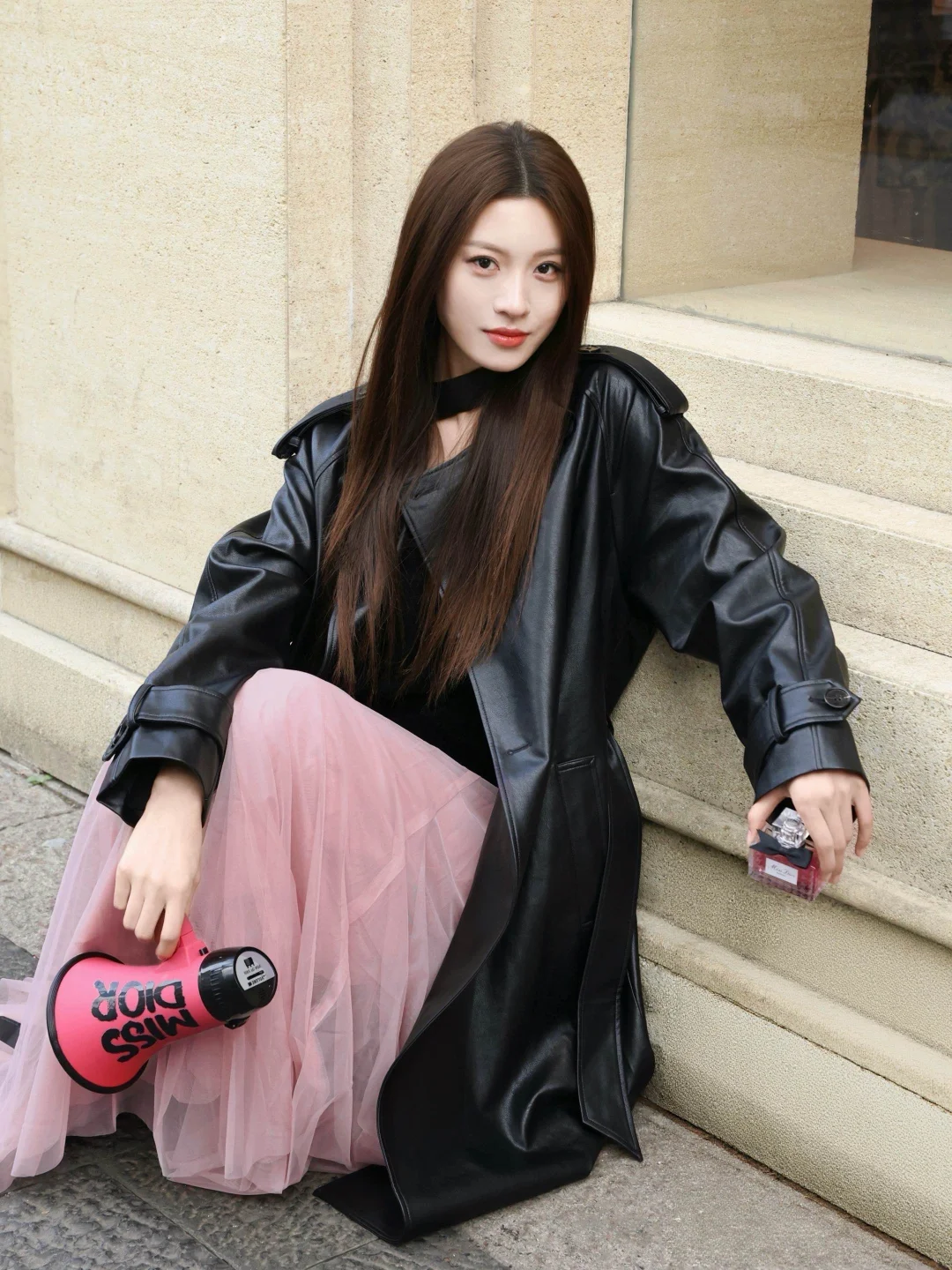 明媚、闪耀、热烈、勇敢