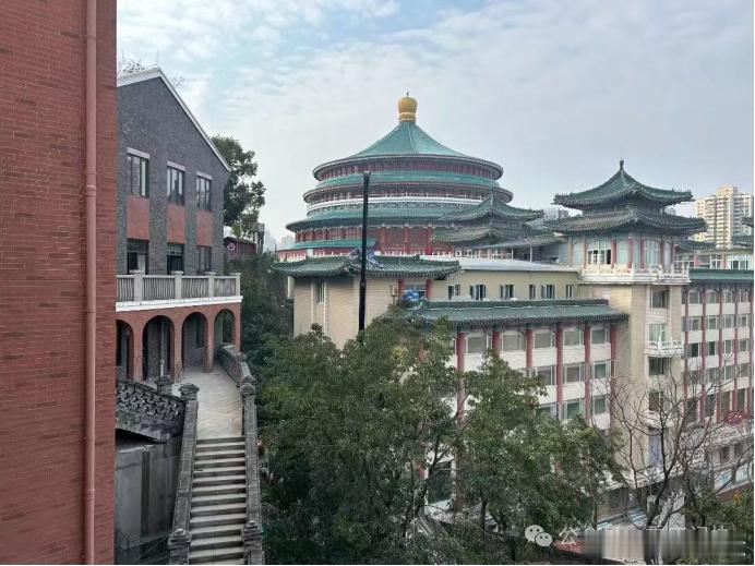 交卷！这篇“作文”，山城与你共答2026年全国高考正在进行重庆20.9...