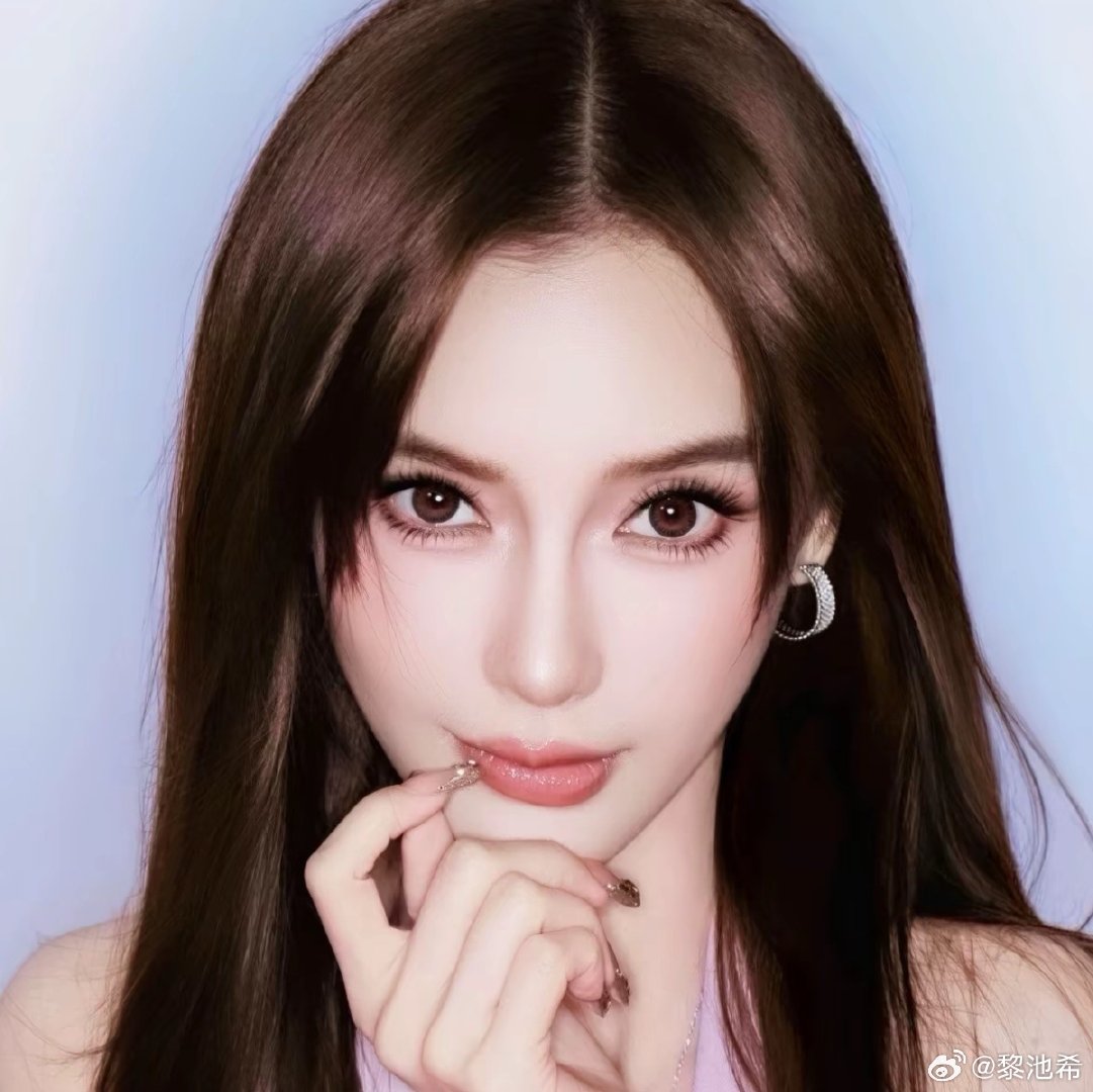 #angelababy[超话]##杨颖# [老师爱你]#angelababy#

被诋毁过的樱花，却依然向往着世间🌸

​