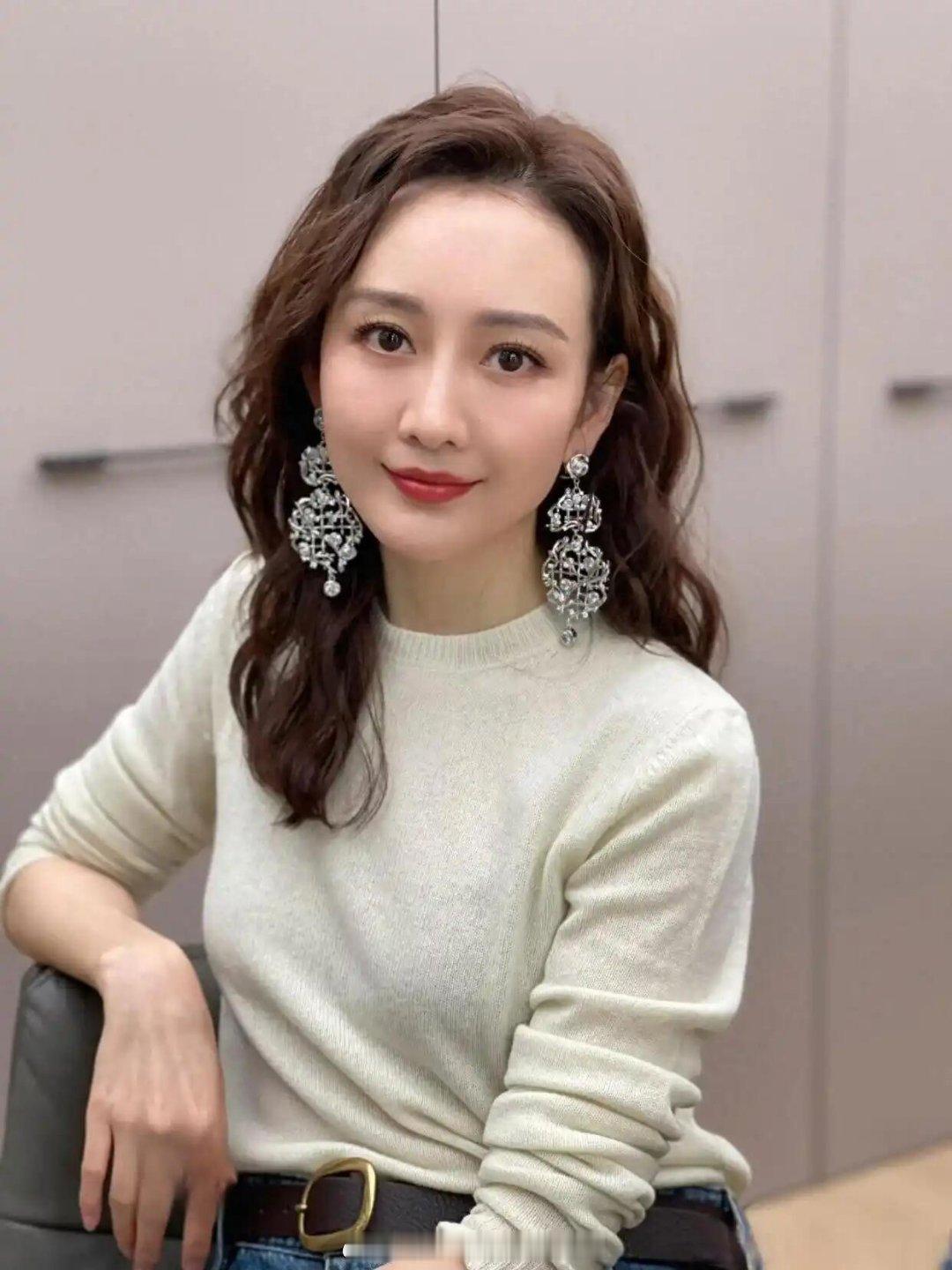#王鸥 去父留子#
坚持做自己想做的，成为自己想成为的。 ​