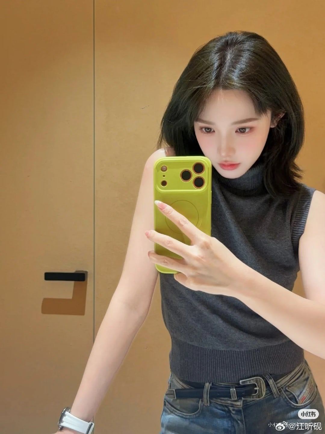 #彭小苒[超话]# 彭小苒超话  pxr#彭小苒朝无念#  pxr#朝无念#

 盛不盛开，花都是花，那片海的浪不会停，我对你的爱也是.

​