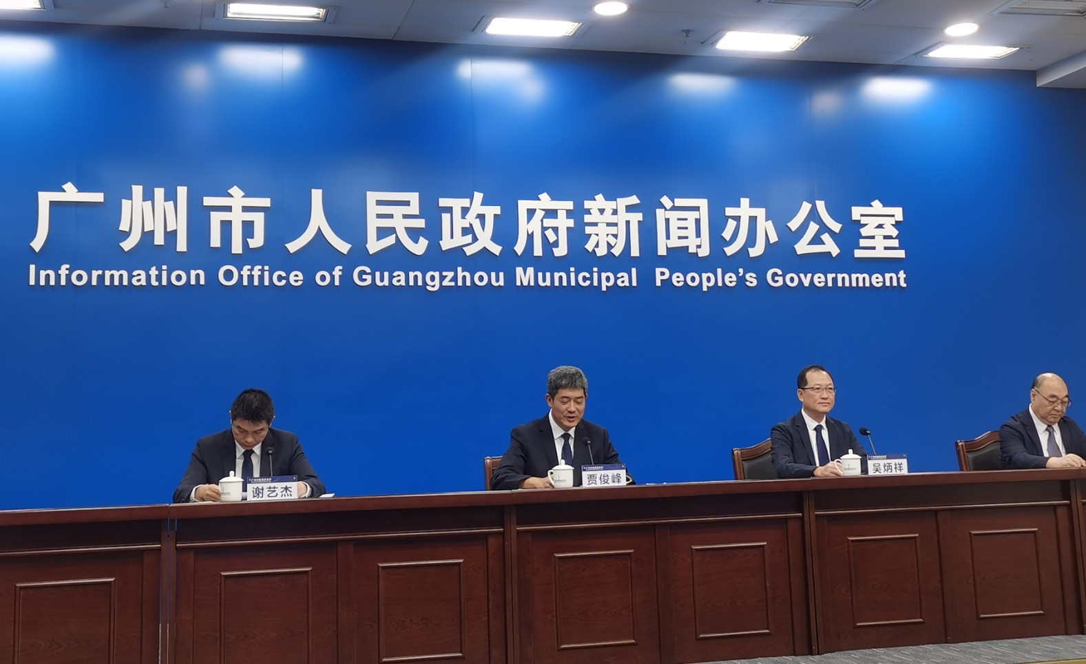 【“国际龙舟赛+龙超”掌舵前行 广州打造“广府味、湾区情、国际范”龙舟...
