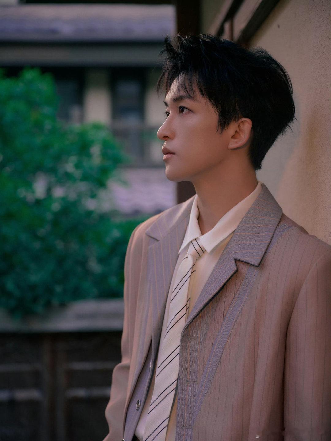 #黄子弘凡[超话]#  hzhf#黄子弘凡好稳# hzhf#黄子弘凡你让爱一点一滴汇成河# 
春日的千树梨花 是我为你独下的雪
​