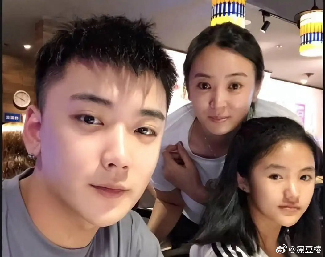 李勒优和晋妈戳中泪点：血缘定不了母亲，爱才是终点 ​