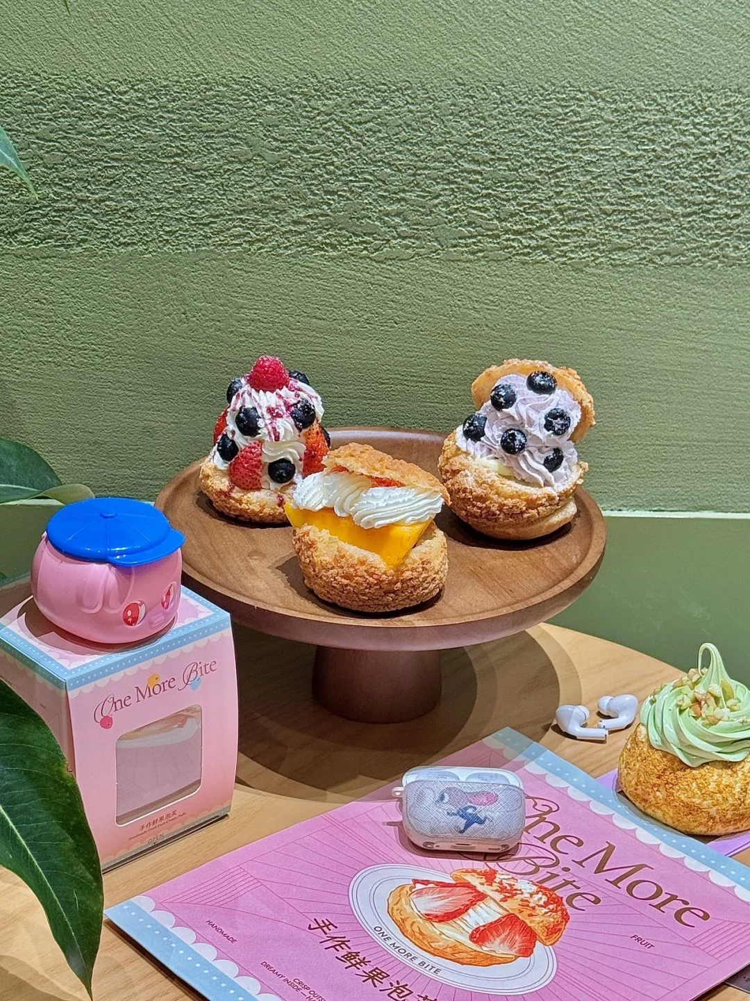 新嘉中心藏着颜值口感双在线泡芙店🍓
	
这家One More Bite，甜品脑