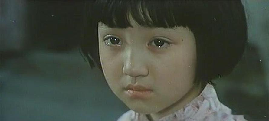 电影《城南旧事》
豆瓣9.1分
【剧情】
百度网盘无广绿色链接：
长亭外，古道边。旧城南风，人间别离。孩童视角看尽成年人的悲欢离合，那些遇见又失去的人，终将成为远去的回忆。慢节奏却后劲绵长，治愈又催泪的传世佳作。 ​