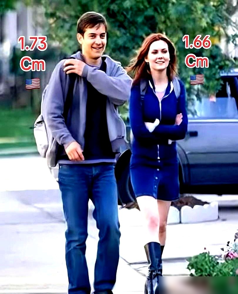 盼了16年！托比版《蜘蛛侠4》彻底没指望了！
不是网传托比因为酒瘾背伤被换，项目早在2010年就黄了。当年《蜘蛛侠3》被索尼高层乱改砸了口碑，导演山姆雷米想靠第四部翻盘，死活不肯赶工交烂剧本，跟索尼彻底谈崩。
索尼嫌托比片酬涨太多，干脆直接重启IP，之后兜兜转转，蜘蛛侠进了MCU，粉丝一直盼着圆