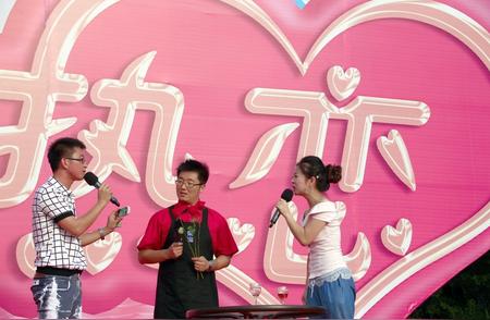 我们一起上头条，就来聊聊当代婚姻观。 现在越来越多人选择不结婚，这背后...