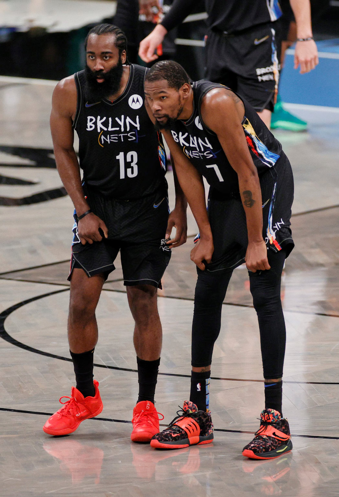 James Harden & Kevin Durant

#哈登##杜兰特##nba# ​