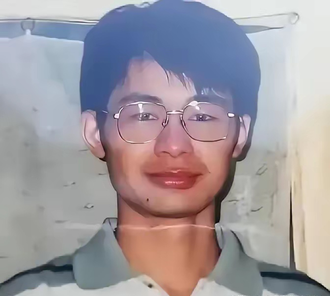 2019年，被关押了1277天的清华博士孙夕庆，无罪释放，他向国家申请2亿元赔偿，可最终的判决是：只赔偿他54万，同时可以公开道歉……
 
（信源：央视网——无罪释放！清华博士孙夕庆被羁押1277天获赔54万）
 
孙夕庆毕业于清华大学半导体物理专业，随后远赴海外深造并取得了博士学位，在半导体光电子