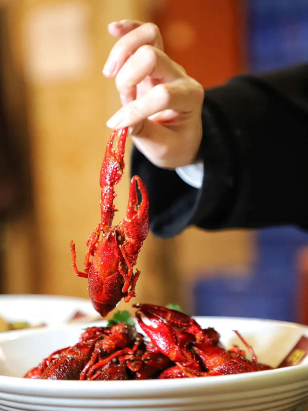 广州探店 ｜ 今年第一顿小龙虾就是周大龙