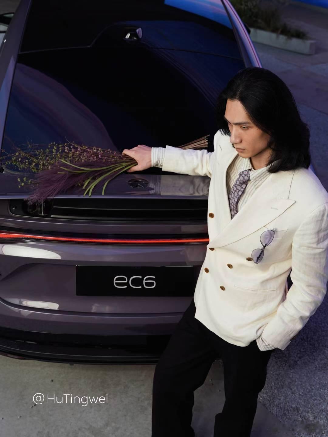 与蔚来EC6灵韵特别版同框
感受光影错落的紫调美学

定格专属于你的Aura时刻
#蔚来EC6灵韵特别版上市# ​