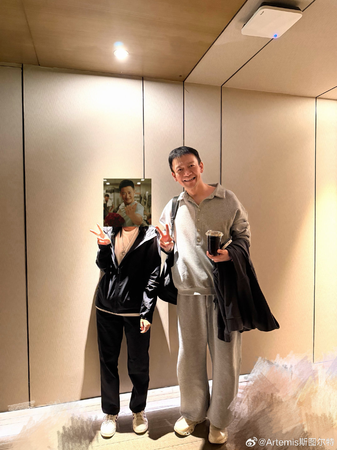 也是终于那么突然得见上一面了[跪了][跪了][跪了]烙锅和小姐姐人都巨好呜呜呜我哭死[苦涩][苦涩][苦涩]#FrantGwo郭帆[超话]# ​