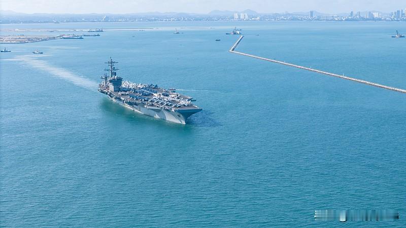 2026年9月6日，美国“林肯”号核动力航母结束在泰国芭堤雅林查班港为期5天的靠港休整后正式驶离，此次停靠期间美军官兵在当地的总消费额约达‌1亿泰铢‌（约合300万美元）。

事件核心背景
该舰2025年11月从美国圣迭戈出发，先后前往南海、中东执行任务，连续海上部署时长达到‌286天‌，创下现代美