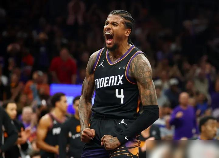 休斯顿火箭养了4年的建队核心，转头给太阳当了救世主。 杰伦格林，24...