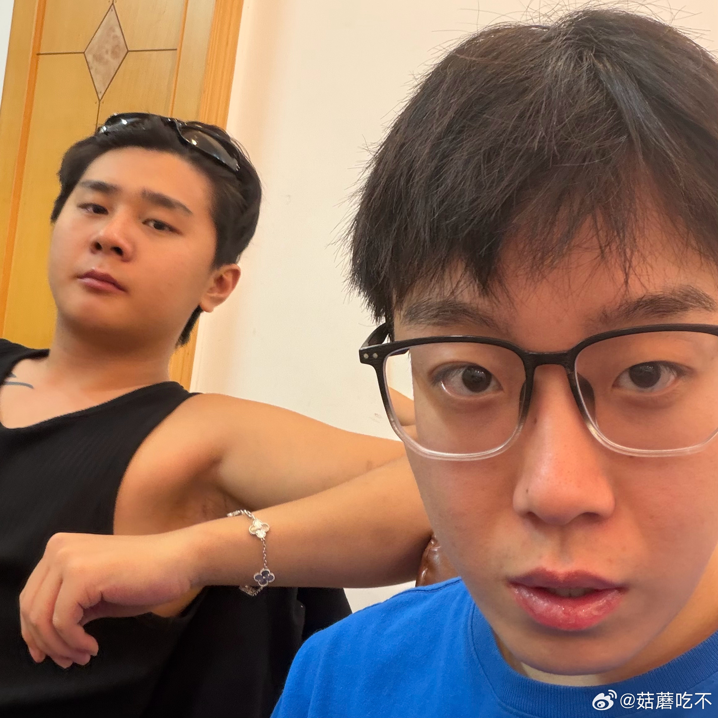 吃饱喝足二人组 ​​​