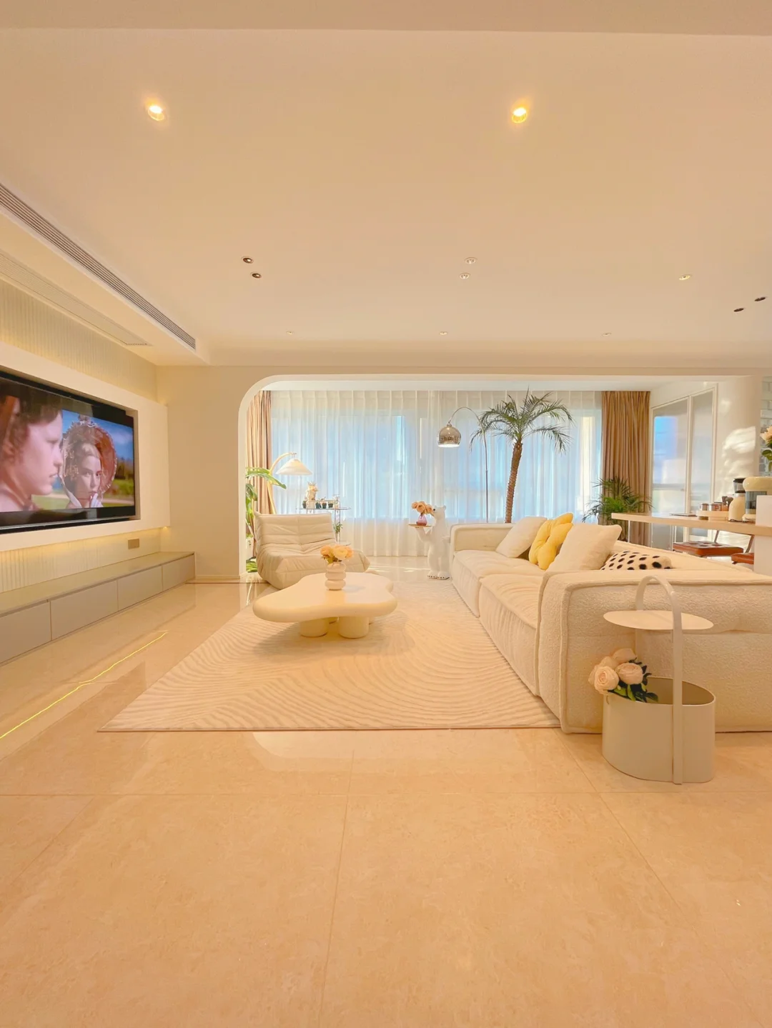 朋友们，真不是大平层，是我套内120平的小家！