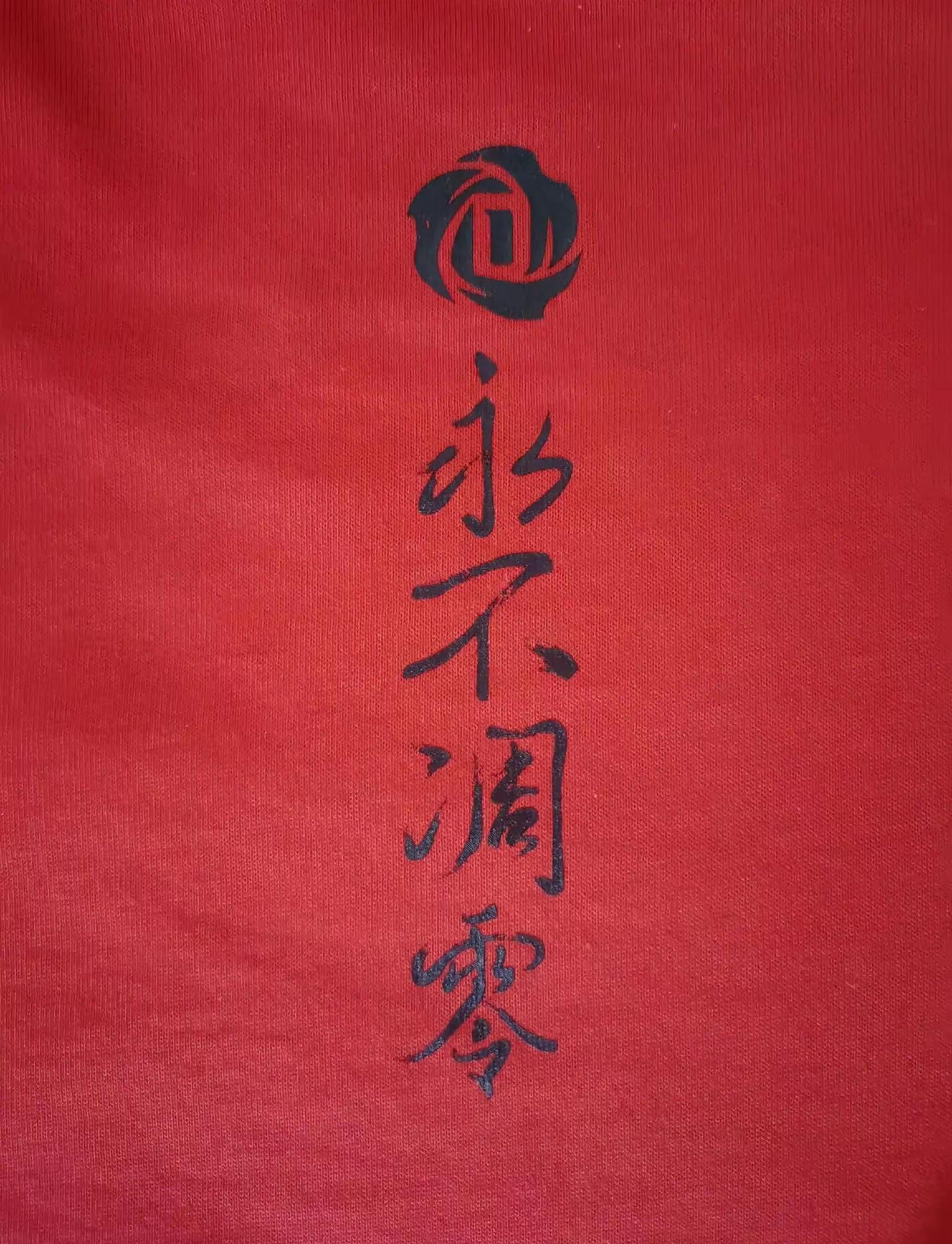 谁还没为风城玫瑰热血过啊！当年罗斯横空出世，直接打炸全联盟，成了最年轻的MVP✨就算伤病把巅峰狠狠干碎，摔得再惨也不认怂，带一身伤照样在场上玩命拼！罗斯中国行 风城玫瑰