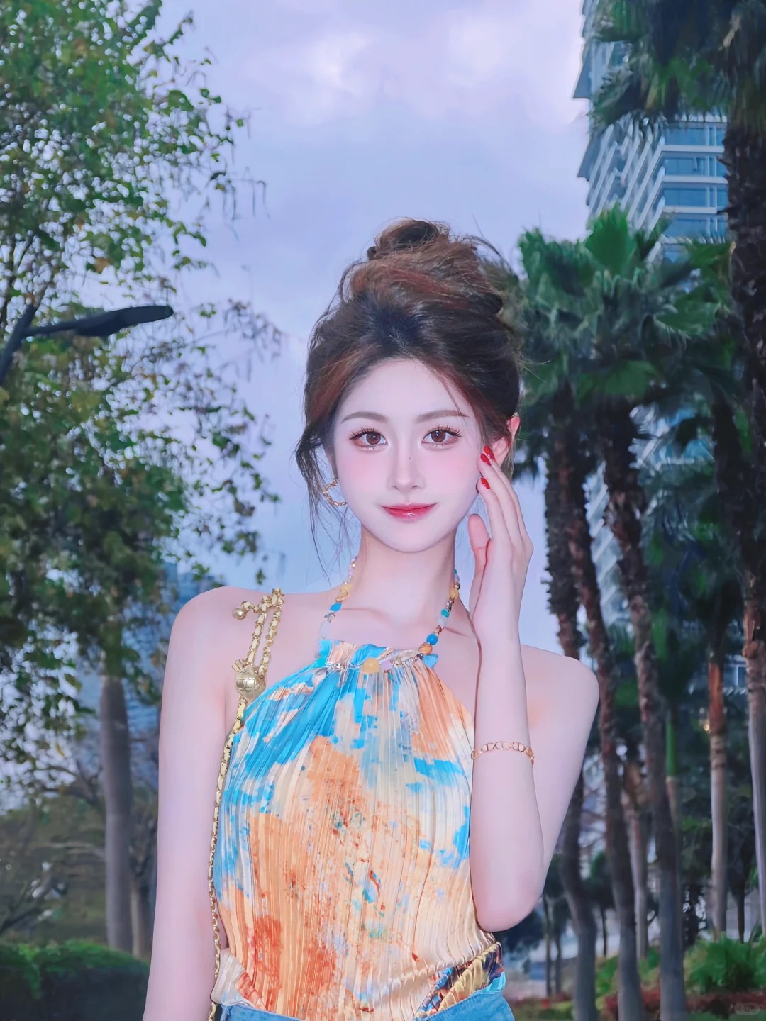 海南自由模特小姐姐，清晰如白玉般下颌轮廓，像被精心打磨的白玉般干净清晰...