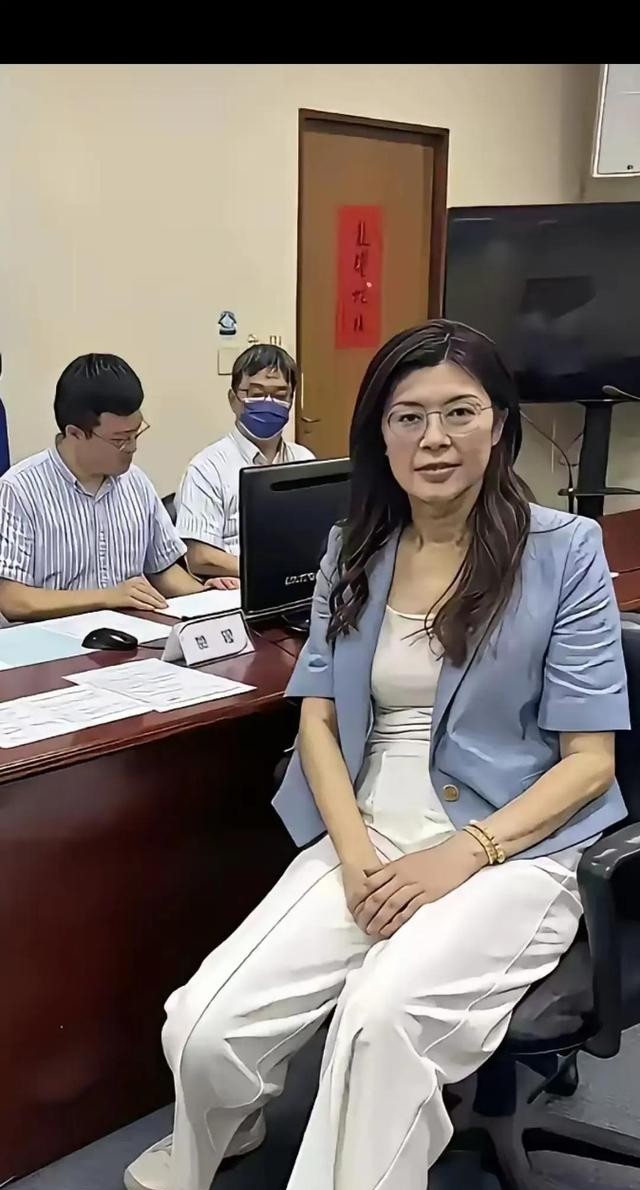 如果台湾宣布“独立”，大陆会不会出手解放？其实，台湾能不能被收复，已经不是他们自己说了算了。宣不宣布独立，对收复影响并不大，关键还是看什么时候收复。台海局势一直是国际关注焦点。近年来，岛内一些政治势力不断炒作所谓“独立”议题，试图通过制造对立来获取政治利益。但在复杂的历史背景和现实格局面前，一个简单