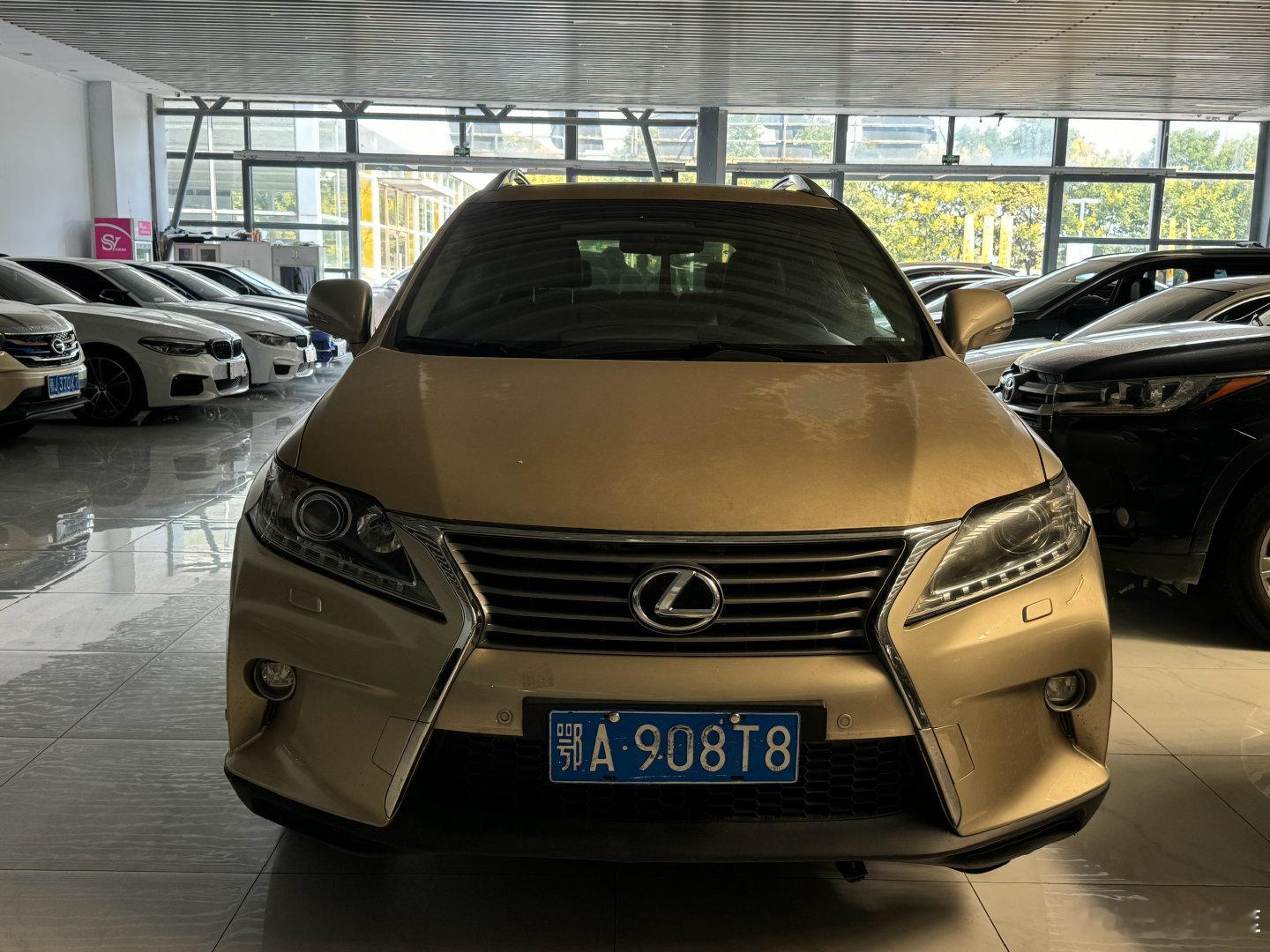 这是我收过公里数最大的车
40万公里 雷克萨斯RX270
2014年上牌 个人一手车 
两万多块钱收的
破也是真的破啊[流鼻血] ​