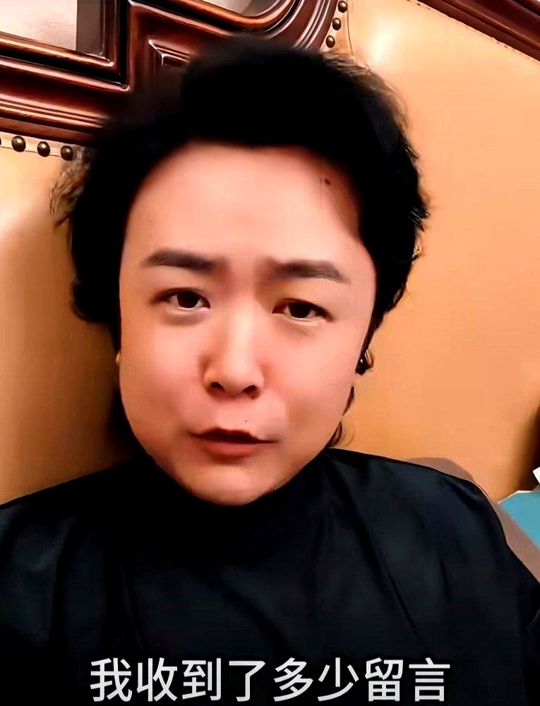 导演王照达的手机快被打爆了，全是找他要肖战南京演唱会门票的。

结果他连一张都要不到，只能发视频诉苦。南京站想看人数破了500万，票价最低390、最高1960，实行强实名且一个号最多抢两张，黄牛想炒都没门。

肖战方压根不留内部票，彻底杜绝暗箱操作，大导演的面子照样不好使。

走亲民路线的真正顶流，