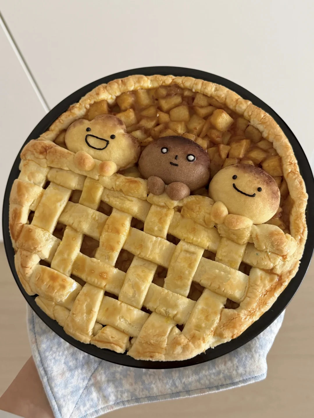o⊥o烤焦面包苹果派🥧