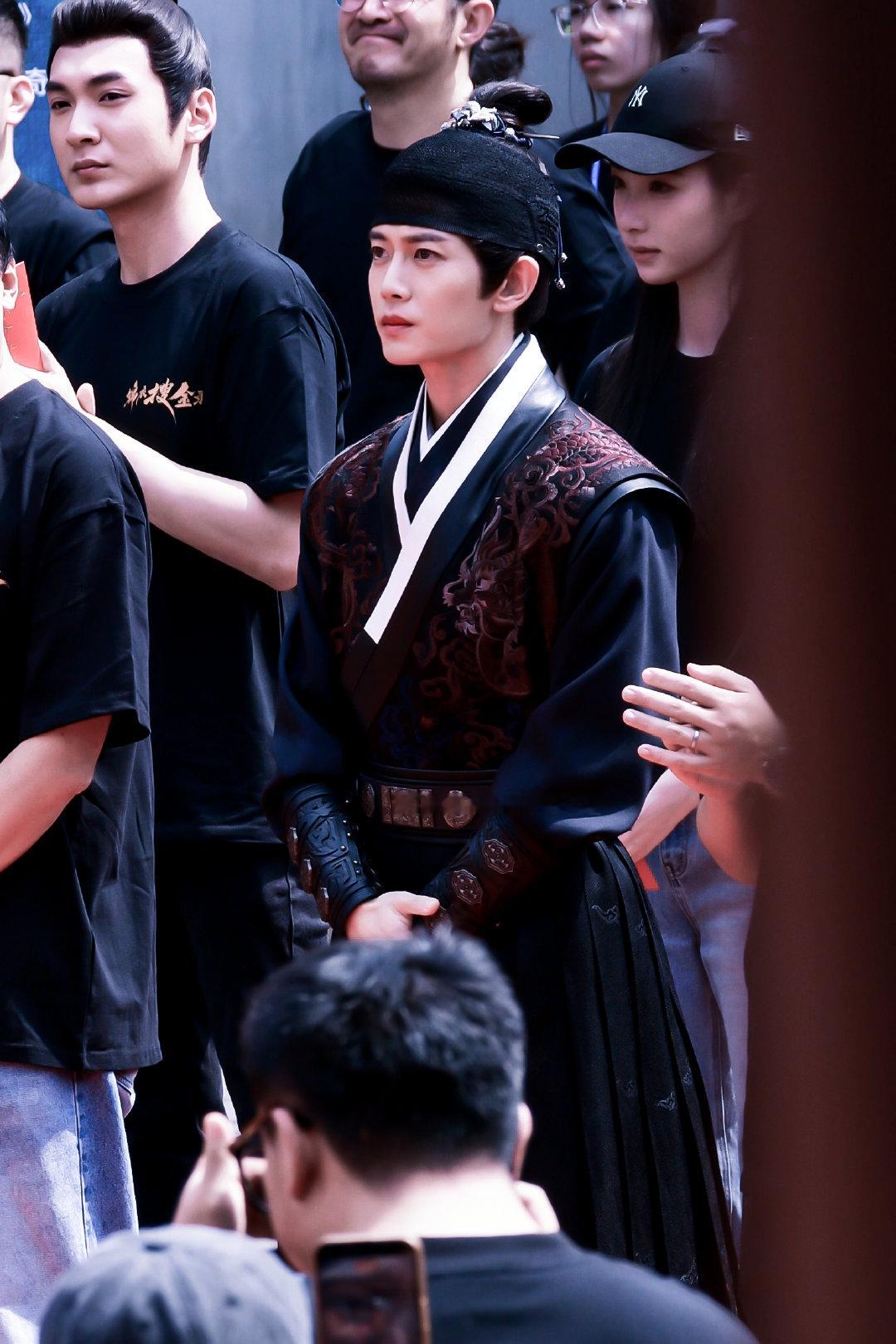 𝟐𝟔𝟎𝟗𝟐𝟕 《锦衣搜金录》开机

开机大吉🧧有财哥


#锦衣搜金录官宣阵容#[心]#任嘉伦锦衣搜金录# ​