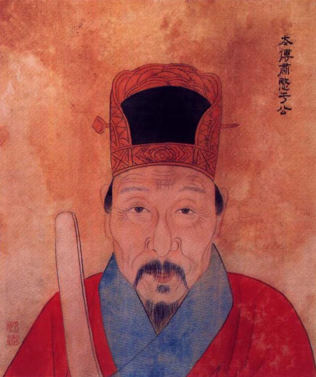 于谦被杀后，官差转身去抄他的家。
正屋锁得最严，所有人都以为里面藏着重财。
门一打开，只有皇帝赏的蟒衣和剑器。
1457年，明英宗通过夺门之变重新登上皇位。曾主持北京保卫战、拥立景泰帝的于谦，很快被关进监狱，最后以谋反罪处死。
于谦做了多年兵部尚书，又在国家最危险的时候掌握京城兵马。抄家的人大概都觉