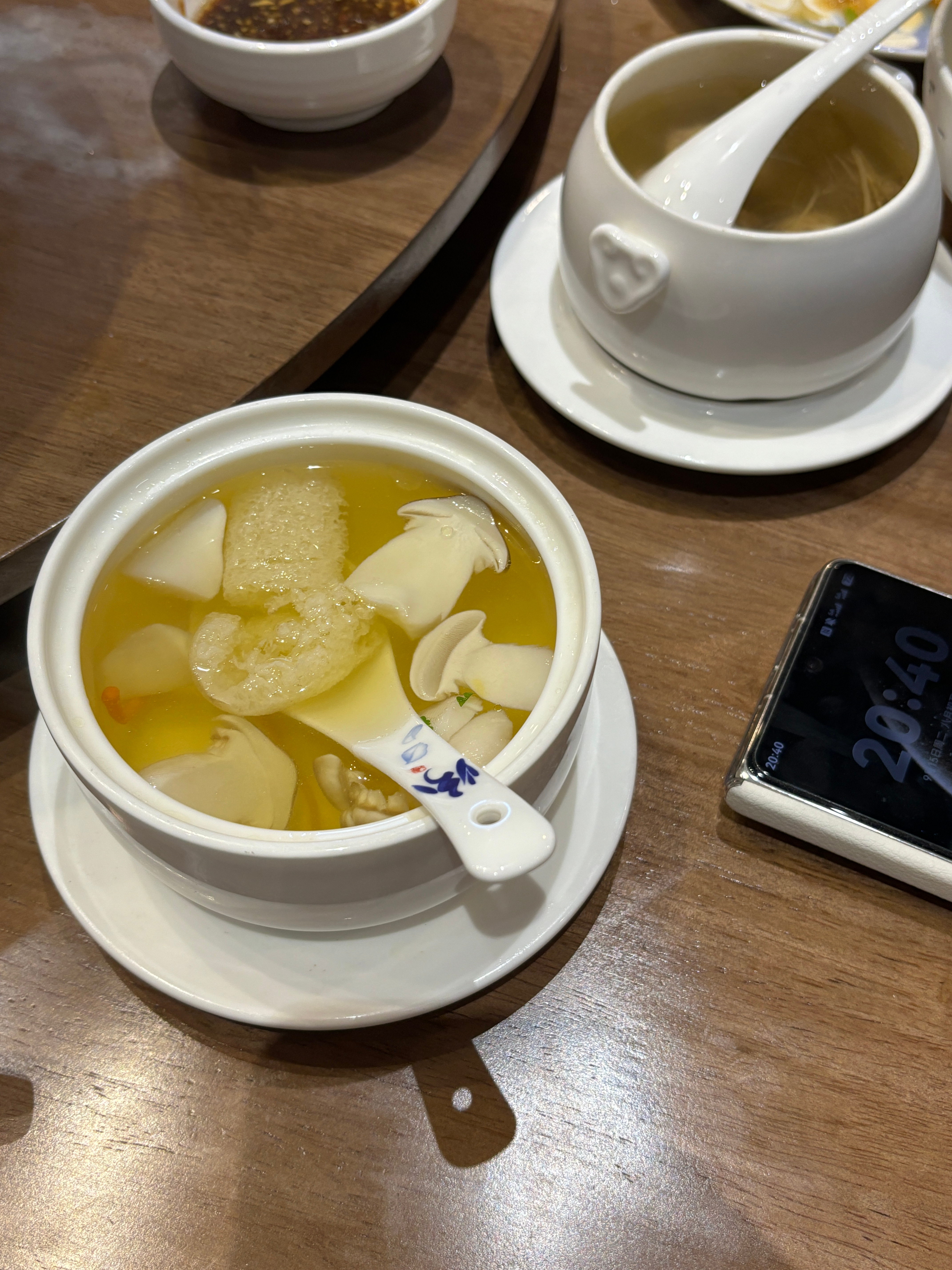上大学以来没有任何一个人甚至于我的妈妈来找我玩，大家都只是客套一下说要在毕业之前来找我玩，我知道太原离武汉太远了，再加上我复读了一年和身边好朋友空闲的时间都错开了，大家都有自己的事情要忙，所以我也没有真的期待过有人会真的特地来找我玩。
我没有想到真的会有一个人能不远千里而来只为给 ​