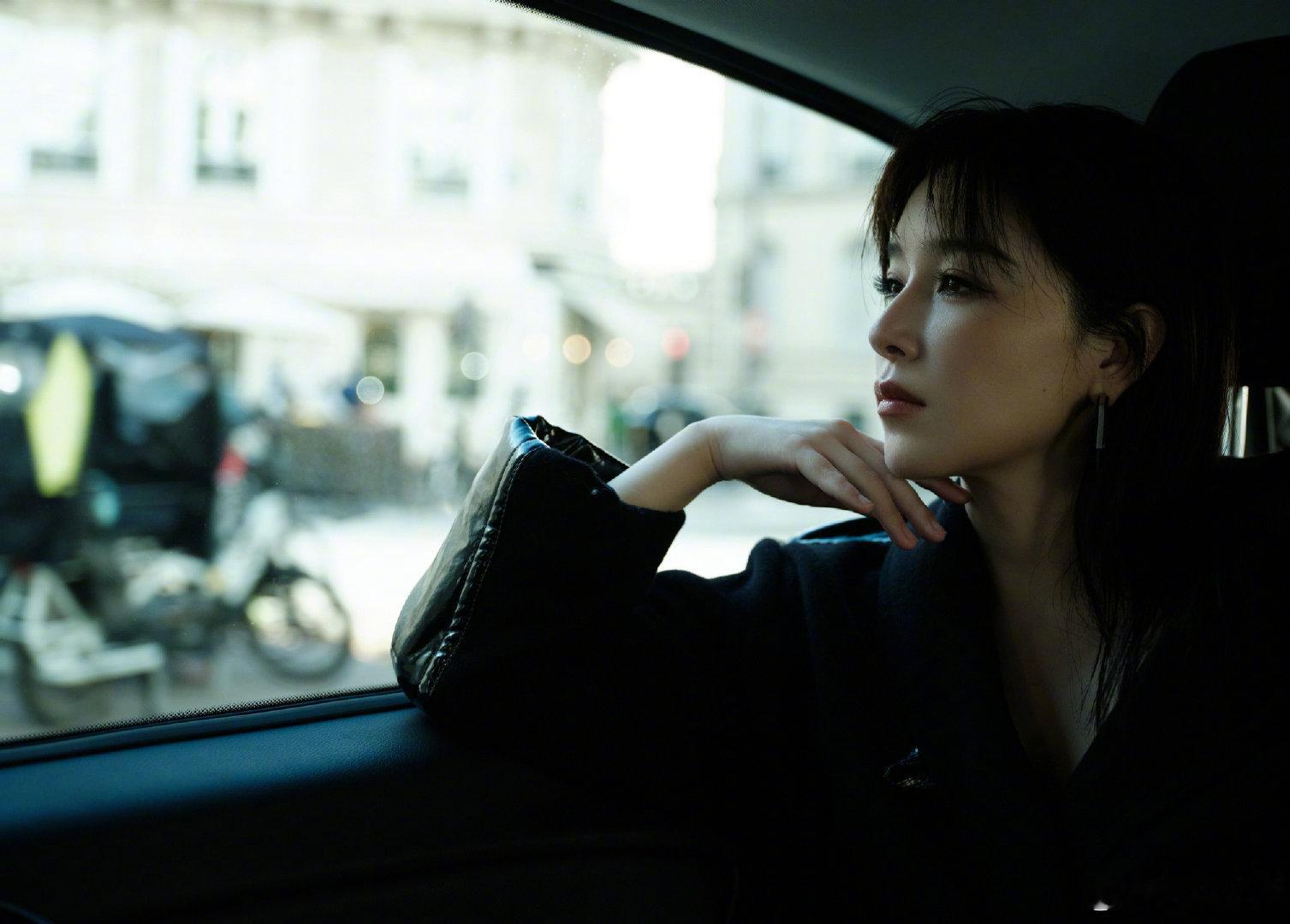 #阚清子巴黎时装周随拍#美的过分了 ​