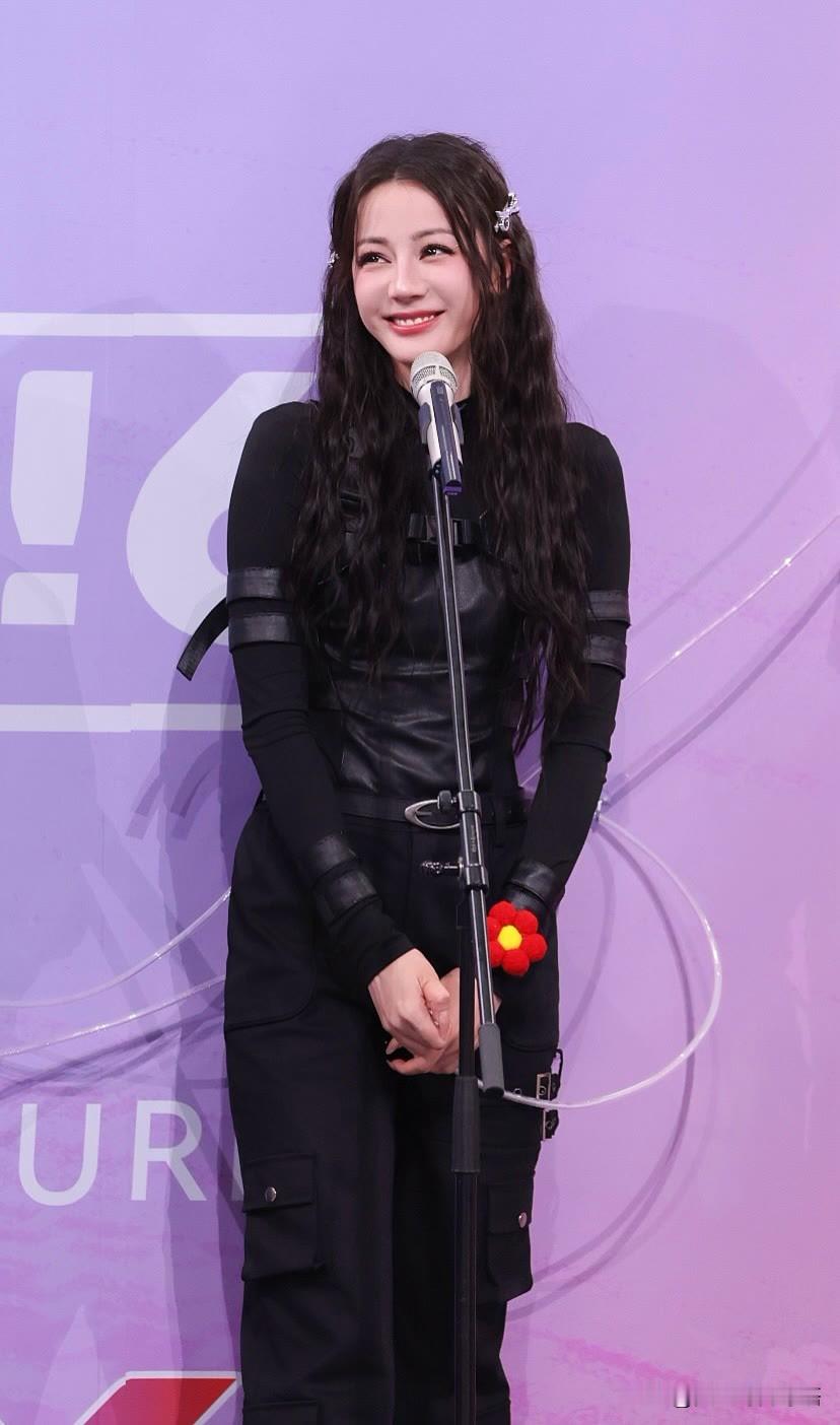 时尚美女，喜欢吗？