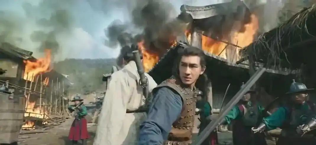 谁懂！成毅直接手握三张王炸待播牌，古装传奇、港风悬疑、经典武侠全覆盖，相关话题总阅读量已经突破62亿。

▫️《两京十五日》成毅、林更新、姜珮瑶
张黎执导，改编自马伯庸同名小说。
大明太子朱瞻基在南京突遇刺杀，和小捕快、女医、于谦结伴，沿京杭大运河十五日奔袭两千二百余里赶回北京登基。一 ​