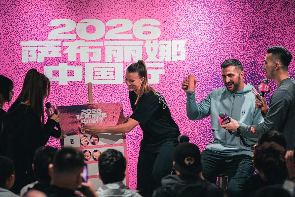 19个人抢12个饭碗，2米07的韩旭被顶到悬崖边上，结果她一记暴扣，直...