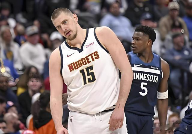 突发重大伤病！季后赛首位赛季报销球员出炉，接连重伤来袭，西部争冠形势直...