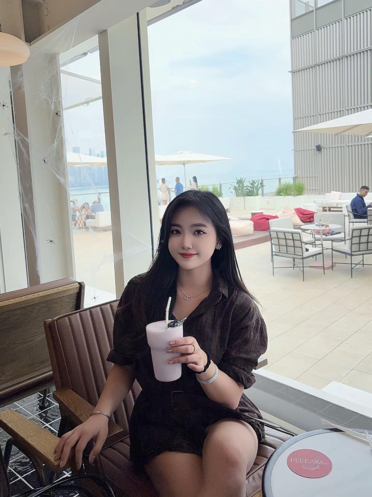 <p>笨蛋美女 <!--{img:0}--><!--{img:1}--...