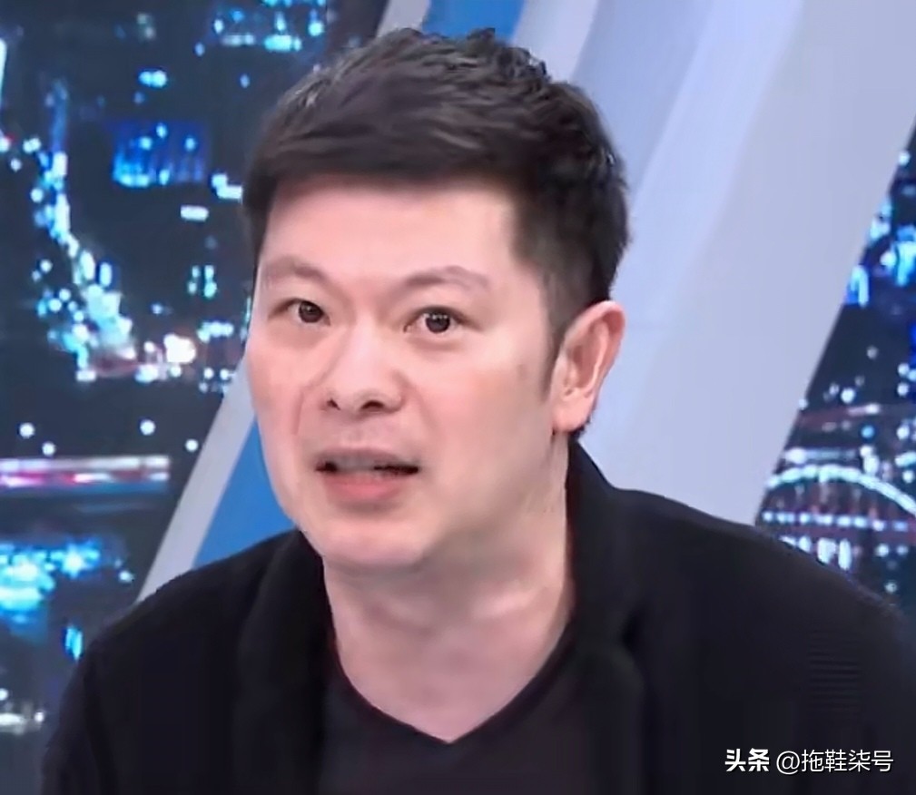 国民党台北市议员李柏毅：张雪机车是不是一台好机车，是不是一台可以让我们整个中华民族为之欢呼雀跃，并且骄傲自豪的机车？

新一期《少康战情室》节目中，聊到台当局以进口合规问题查扣岛内第一台张雪机车。主持人钱子问在场的嘉宾，张雪机车现在已经火到了欧洲，为什么这么好的车台湾不让进？

民进党发言人吴峥诡辩
