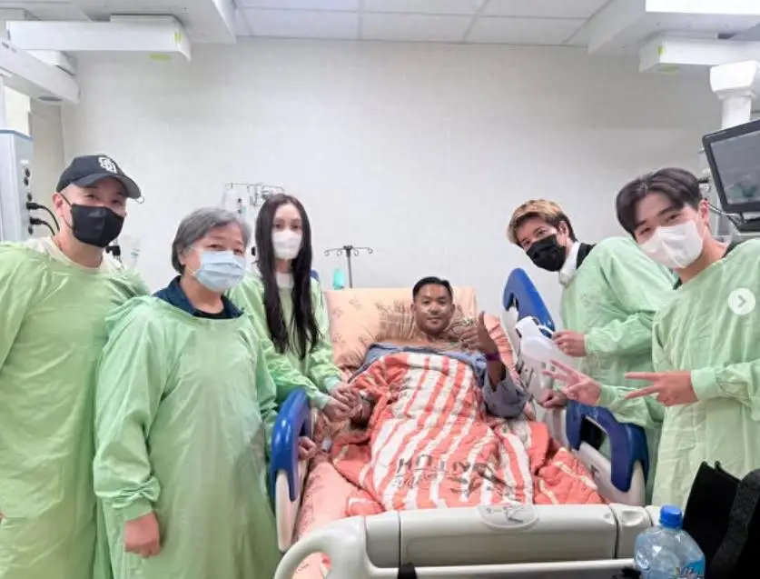 陈建州这事最让我后背发凉的，不是血管堵了90%。 
 
是他去年体检，各项指标都写着“正常”。 
 
但医生翻出他过去三年的数据：收缩压常年在132到138之间，报告上归类叫“正常高值”；低密度脂蛋白从2.6一路涨到3.4，每次备注“建议生活方式干预”；糖化血红蛋白已经悄悄越过了5.6%的警戒线。