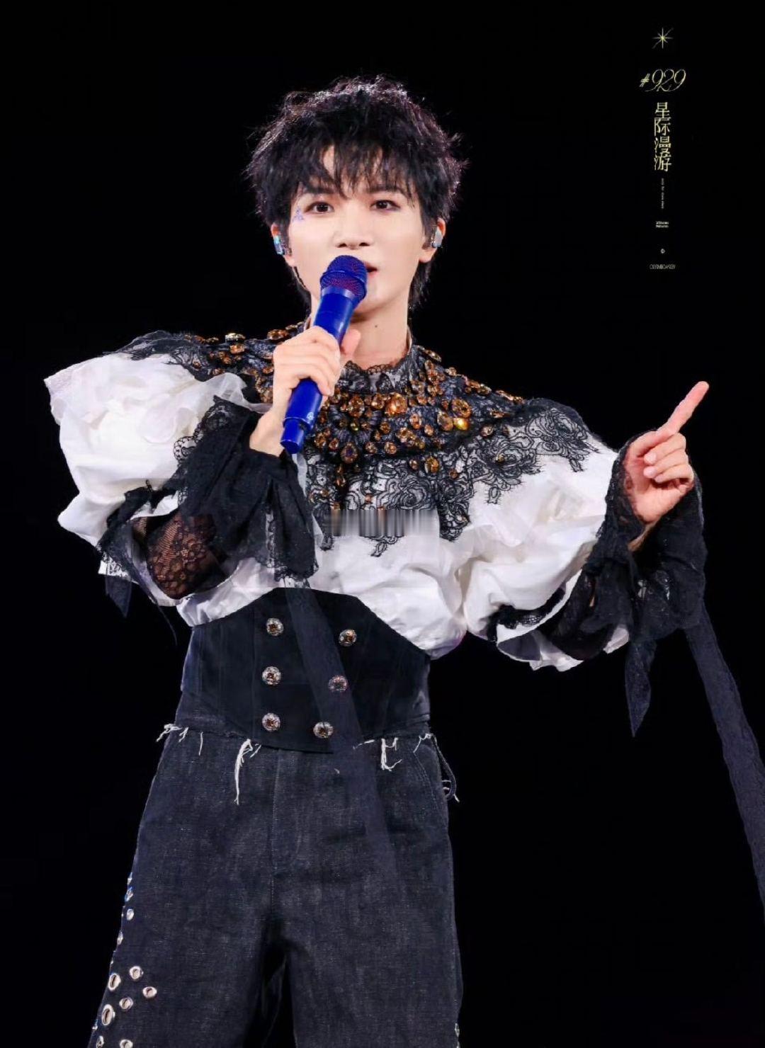 #周深买自己的专辑也要等##周深也要等自己的实体专# 他说制作有点复杂，想做得更好一点才让大家多等。能理解，好东西确实急不来。 ​