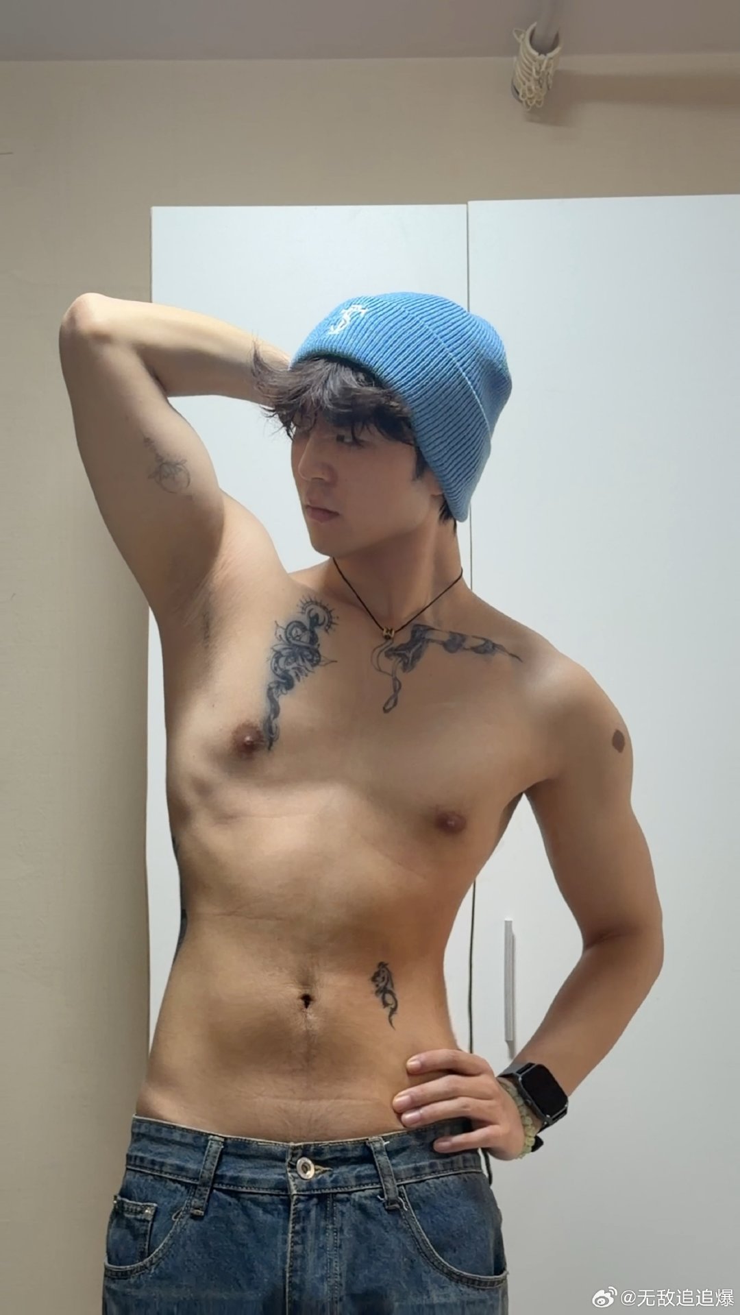 不知道，我的身材很曼妙#好身材# 
薄肌➕黄毛➕codex才是版本答案，努力中…… ​