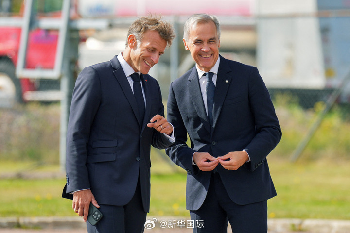 #马克龙支持加拿大成为欧盟联席成员#【马克龙：支持加拿大和欧盟相互靠拢】法国总统马克龙20日说，法国支持加拿大和欧盟相互靠拢的议程，支持加拿大成为欧盟“联席成员”。
马克龙当天在法国海外行政区圣皮埃尔和密克隆首府圣皮埃尔与到访的加拿大总理卡尼共同会见记者，并作上述表态。马克龙说，这是 ​