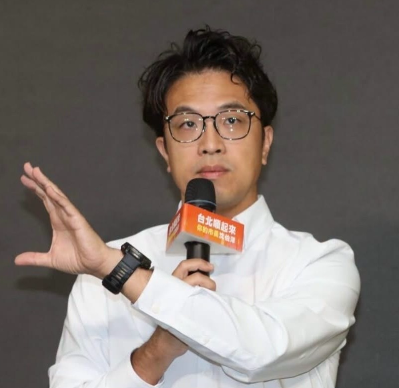 沈伯洋的最新回应来了。针对蔡康永发文强调自己从未支持“台独”一事，沈伯洋对此回应称，蔡的发文时间点显然有大陆介入的痕迹，并非其本人主动发布。沈伯洋似乎不搞“抗中保台”就没法选举，把任何事都要推给大陆。 
 
这个回应的逻辑，细看全是筛子。 
 
沈伯洋给出的“证据”有两样。第一，蔡康永选在蒋万安竞选