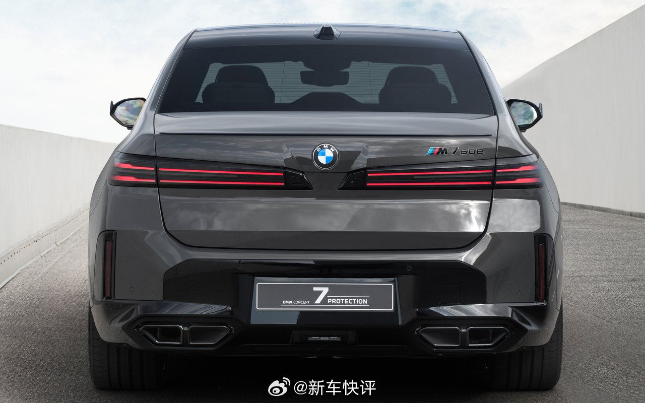 #宝马7系# 防弹版的这个味道就对了嘛！ ​