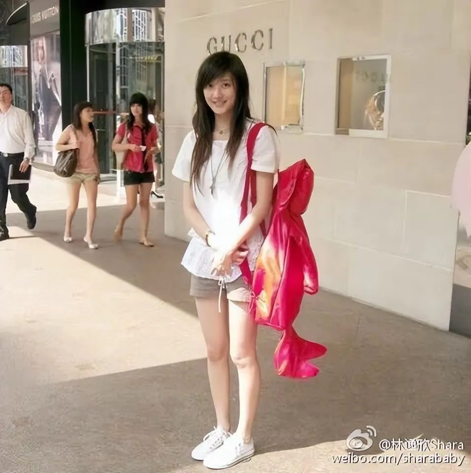 曾经超火的网红美女，清纯可人的台湾软妹才女。你们还记得她么？ 多少年过...